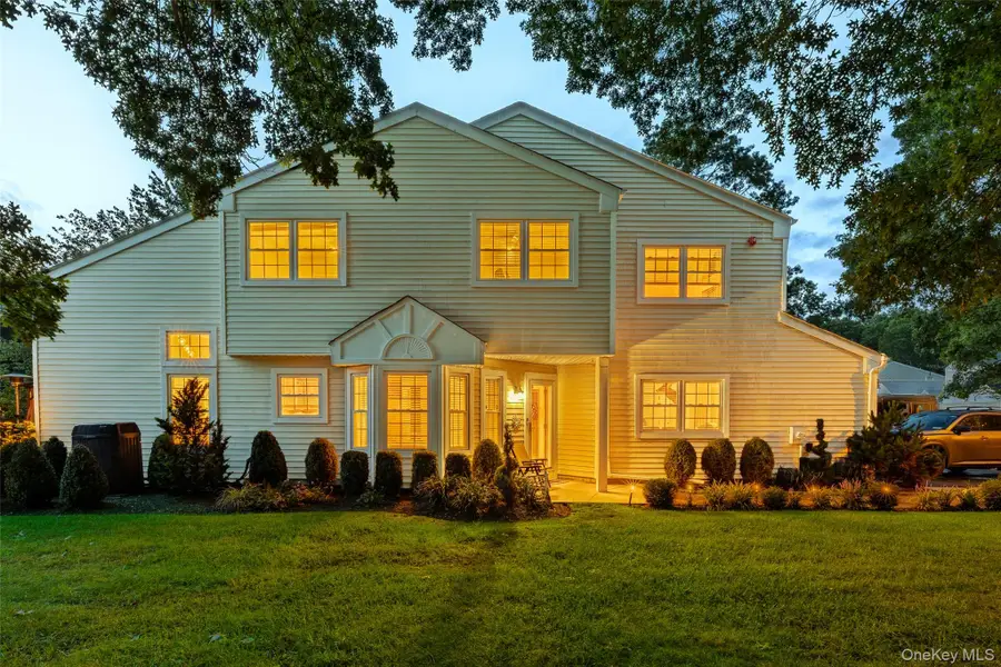1 Pidgeon Court, Manorville, NY 11949 - #3