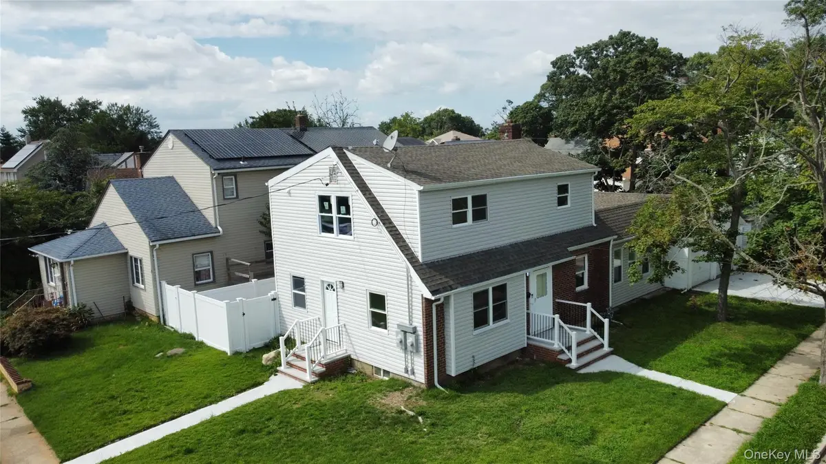 142 Green Street, Valley Stream, NY 11580 - #1