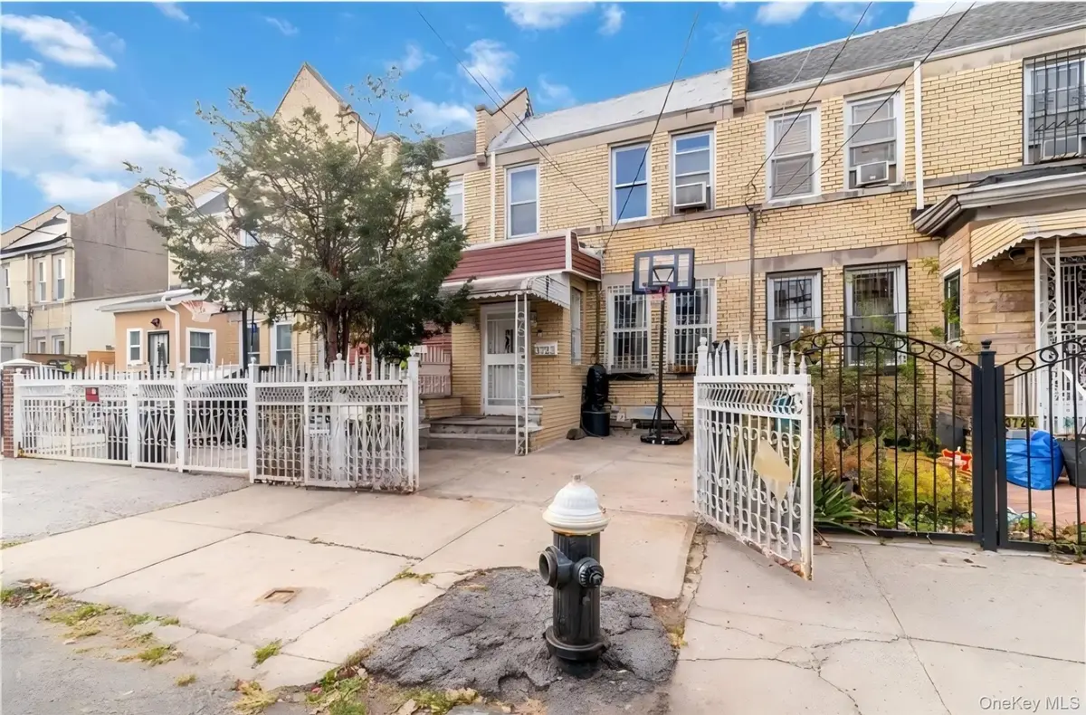 3723 Rombouts Avenue, Bronx, NY 10466 - #1
