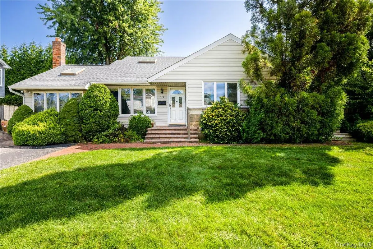 10 Seneca Drive, Massapequa, NY 11758 - #1