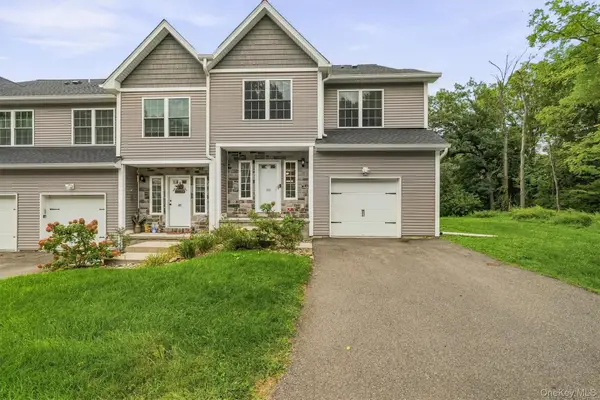 809 Fairway Court, New Windsor, NY 12553
