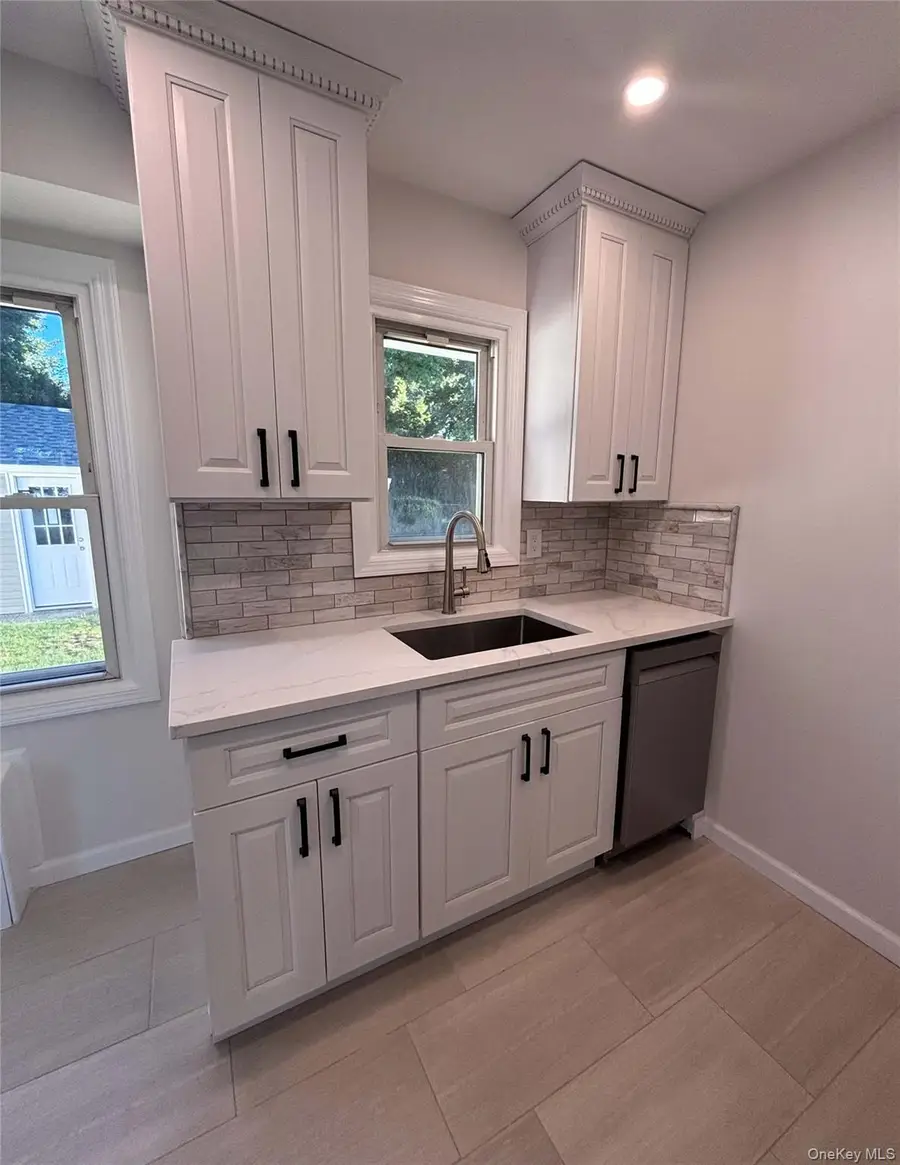 108 Dorset Avenue, Albertson, NY 11507 - #3
