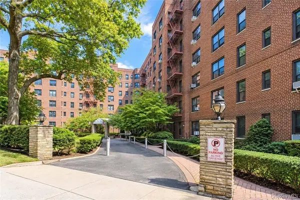 84-01 Main Street #429, Briarwood, NY 11435
