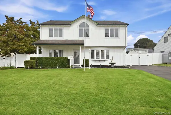 119 Periwinkle Road, Levittown, NY 11756
