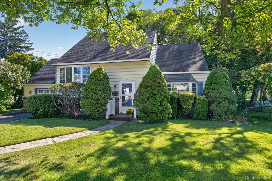 4 Oaktree Lane, Huntington Station, NY 11746 - #2