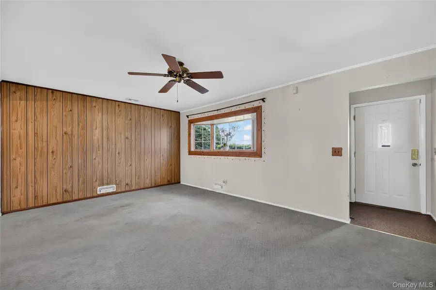 4 Oaktree Lane, Huntington Station, NY 11746 - #3