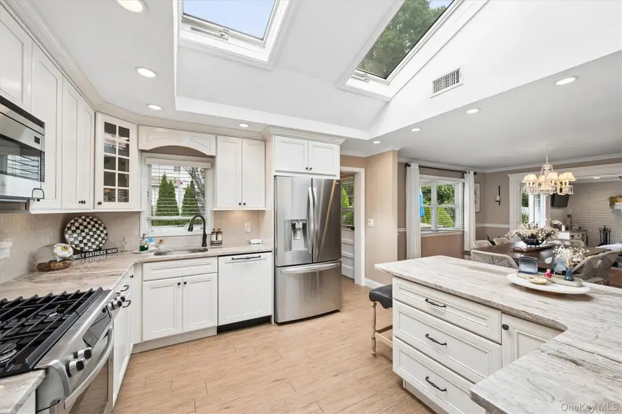 301 Vernon Street, Dix Hills, NY 11746 - #3