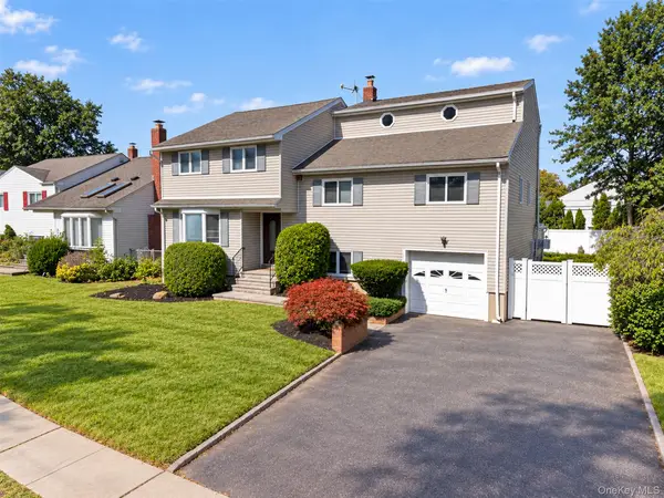 11 Lincrest Street, Syosset, NY 11791