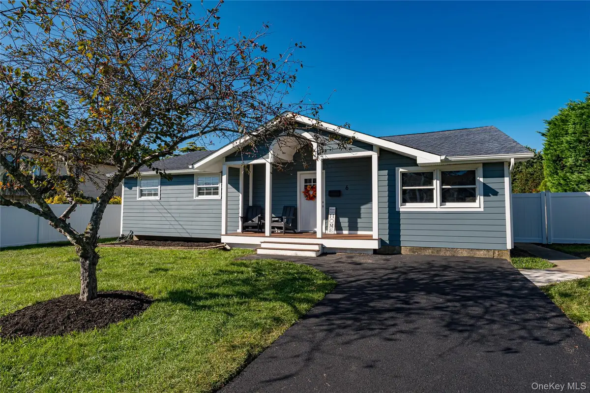 6 Evy Court, Sayville, NY 11782 - #1
