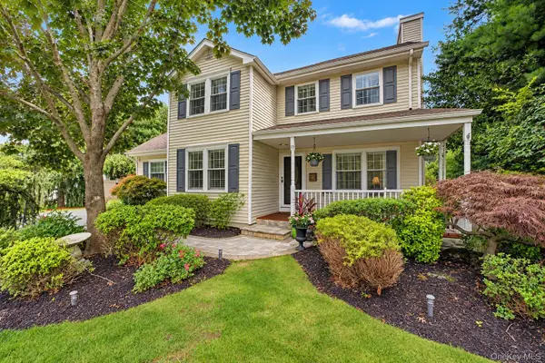 15 Winnecomac Circle, Kings Park, NY 11754