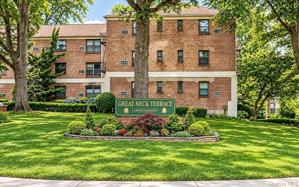 13 Terrace Circle #2B, Great Neck, NY 11021