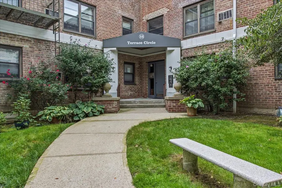 13 Terrace Circle #2B, Great Neck, NY 11021 - #2