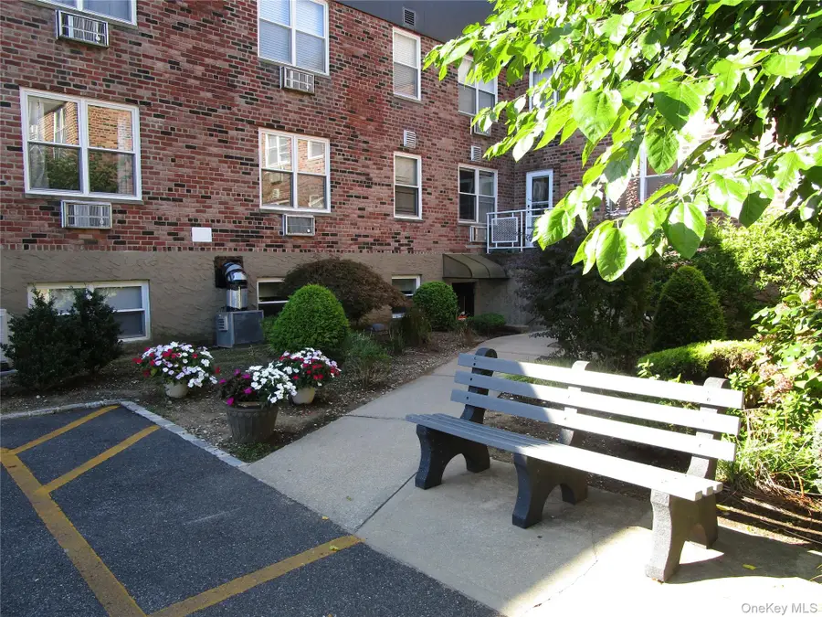 40 Daley Place #127, Lynbrook, NY 11563 - #2