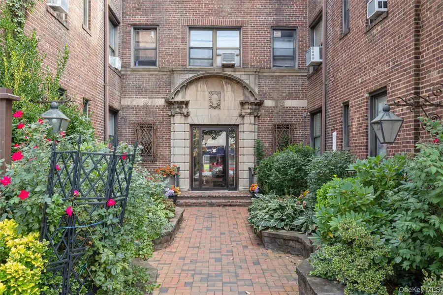 7 Bond Street #3G, Great Neck, NY 11021 - #2