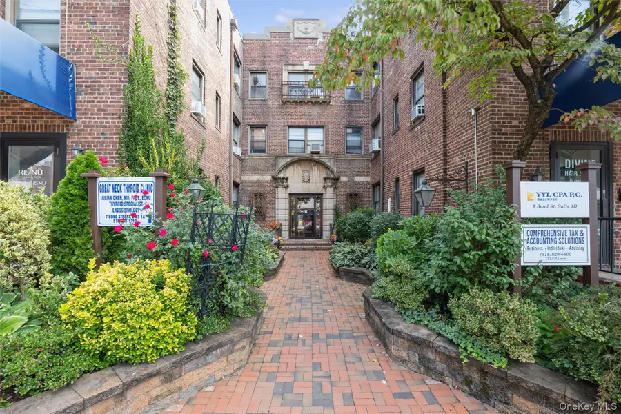 7 Bond Street #3G, Great Neck, NY 11021 - #3