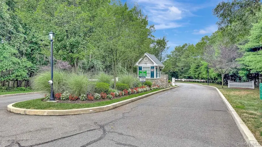 31 Willow Wood Drive, East Setauket, NY 11733 - #3