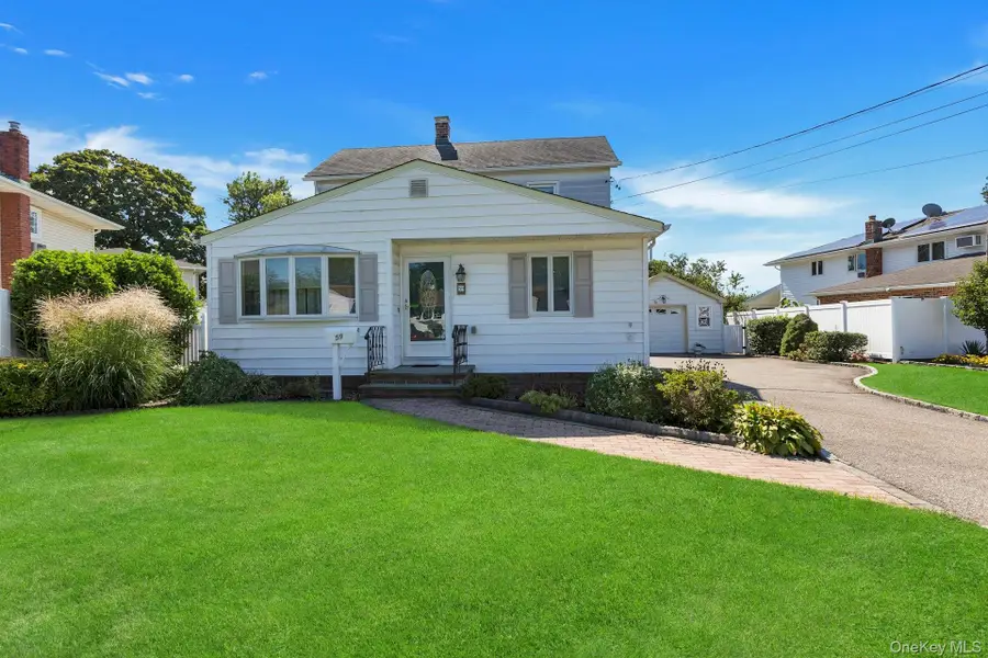59 11th Street, Hicksville, NY 11801 - #2