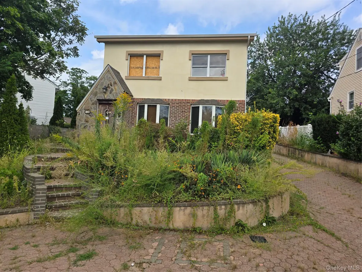 10 Summer Avenue, Great Neck, NY 11020 - #1