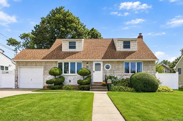15 Scholl Drive, Farmingdale, NY 11735