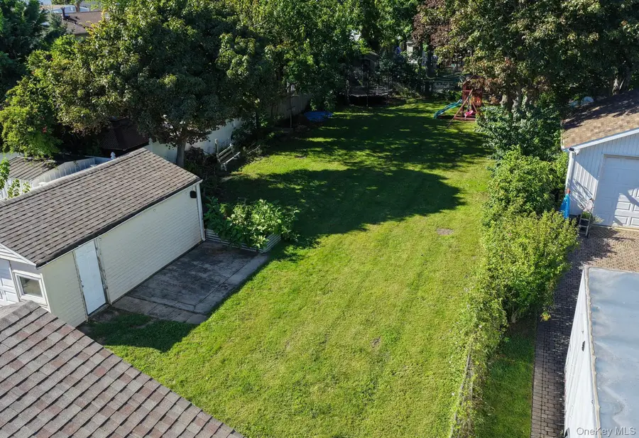 410 10th Street, West Babylon, NY 11704 - #3