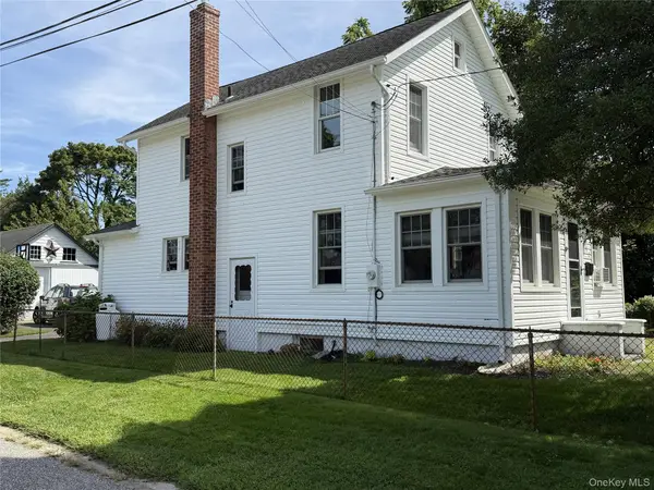 992 Roanoke Avenue, Riverhead, NY 11901