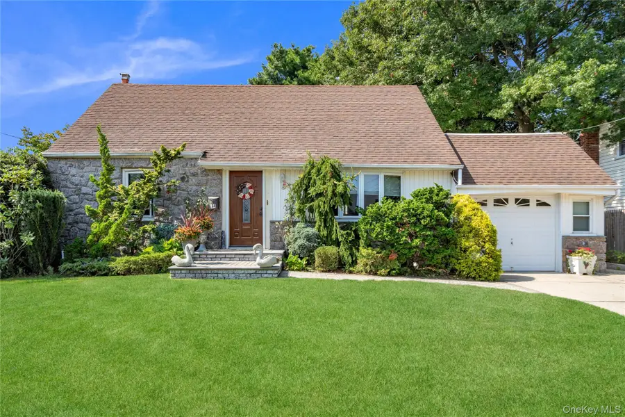 14 Mayfair Lane, Hicksville, NY 11801 - #3