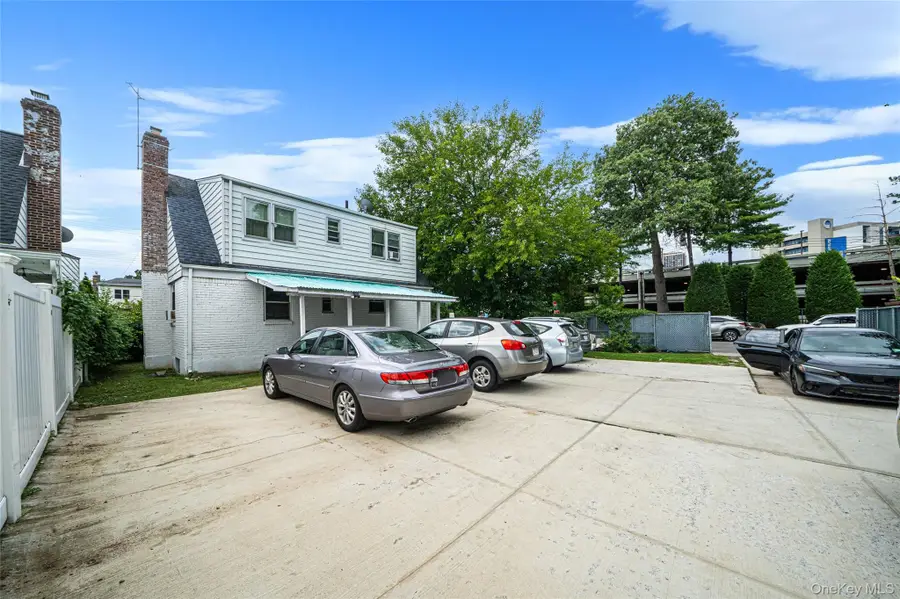 7603 271st Street, New Hyde Park, NY 11040 - #2