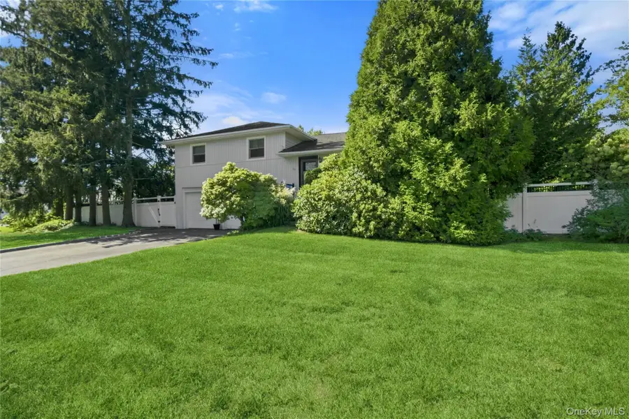 19 W Farms Lane, Commack, NY 11725 - #2