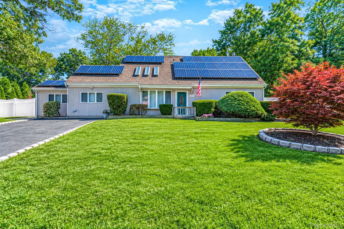 17 Fenwick Avenue, Farmingville, NY 11738 - #1