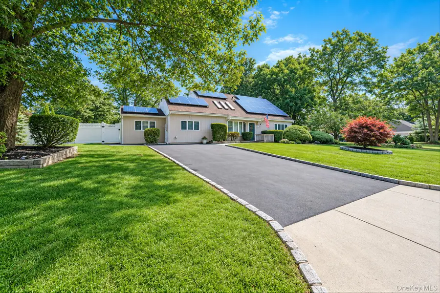 17 Fenwick Avenue, Farmingville, NY 11738 - #2