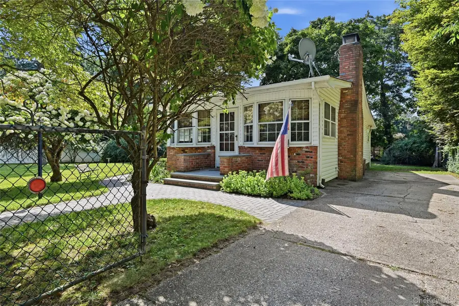 76 Queen Road, Rocky Point, NY 11778 - #3