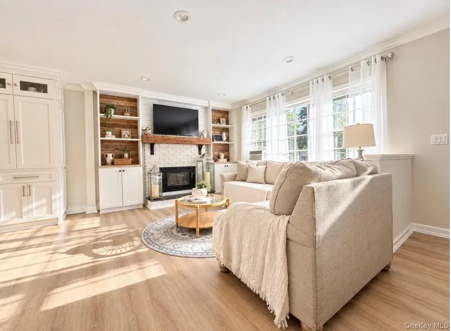 30 Marbeth Circle, Miller Place, NY 11764 - #2