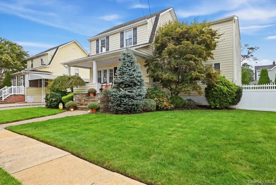 2546 Hicks Street, Bellmore, NY 11710 - #2