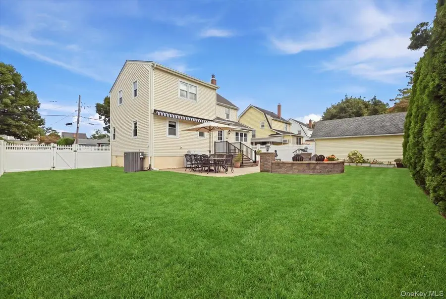 2546 Hicks Street, Bellmore, NY 11710 - #3