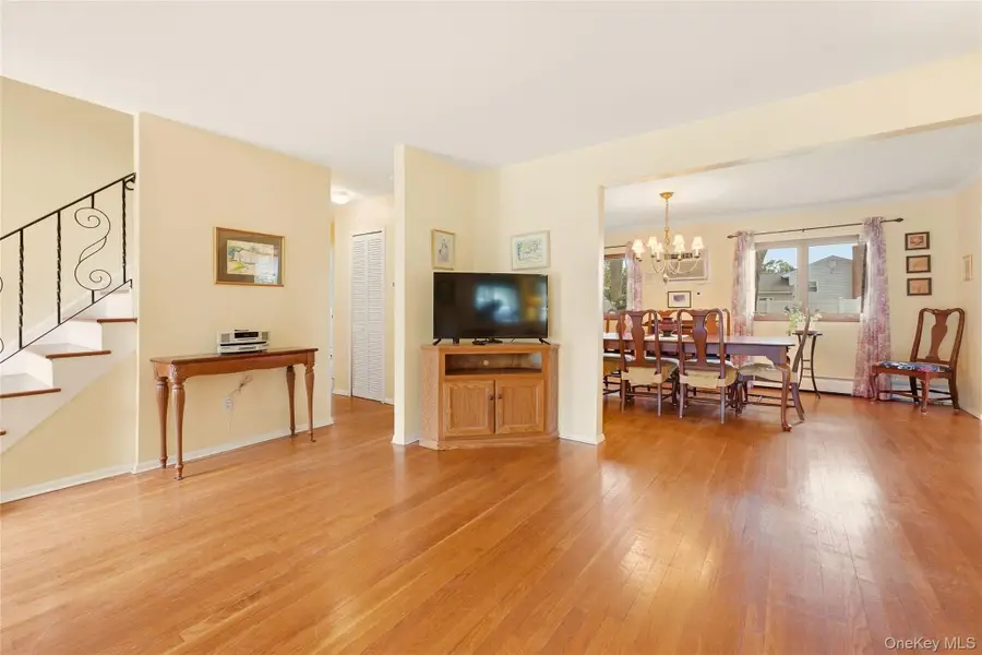 44 Dulittle Street, North Babylon, NY 11703 - #3