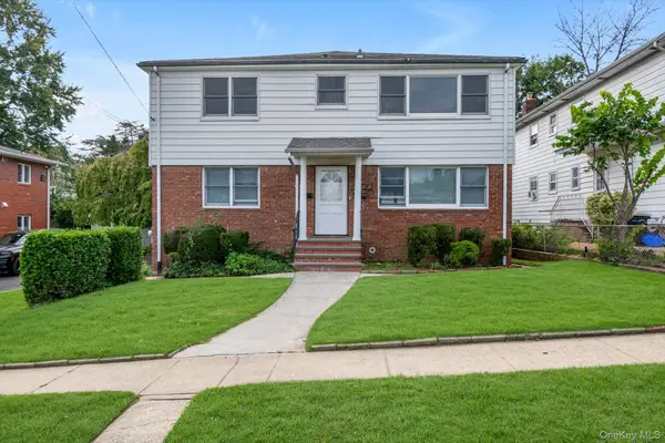 7 Linwood Road N, Port Washington, NY 11050