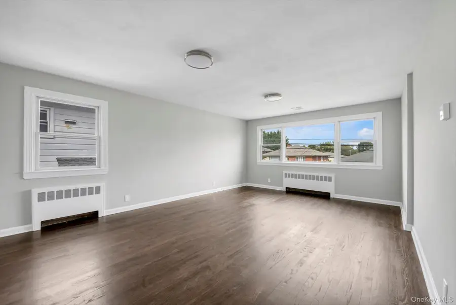 7 Linwood Road N, Port Washington, NY 11050 - #2