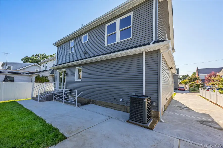 78 Taft Avenue, Lynbrook, NY 11563 - #3