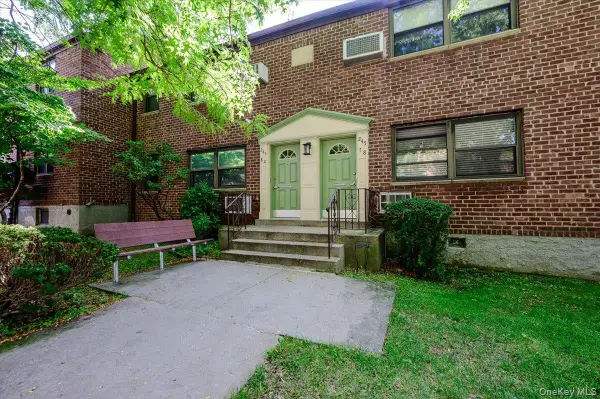 245-78 62nd Avenue #A-9, Upper, Douglaston, NY 11362
