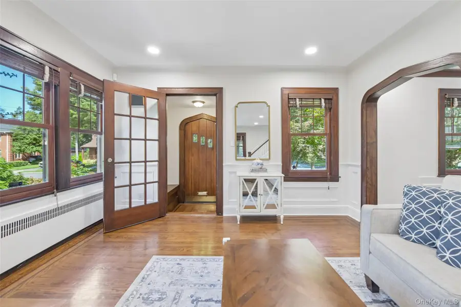 206 Glenmore Street, East Williston, NY 11596 - #3