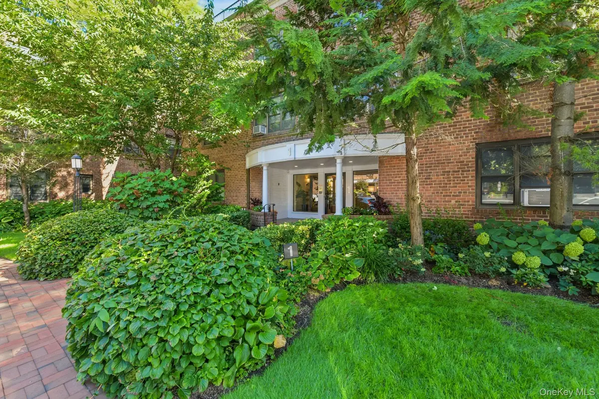 1 Town House Place #2L, Great Neck, NY 11021 - #1