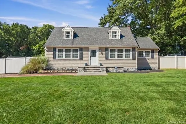 6 Hawk Road, Rocky Point, NY 11778