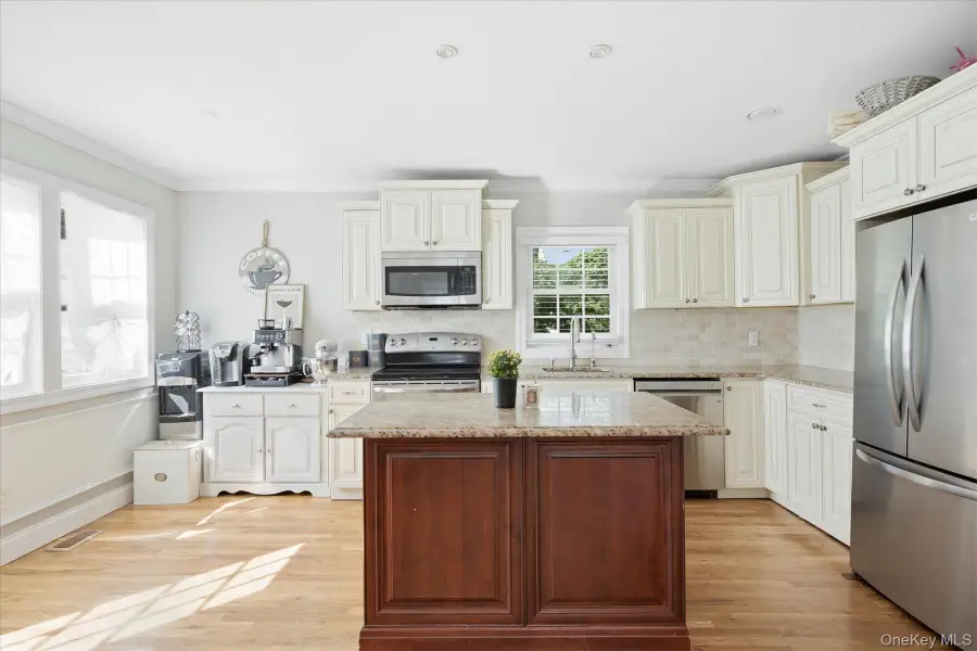 6 Hawk Road, Rocky Point, NY 11778 - #3