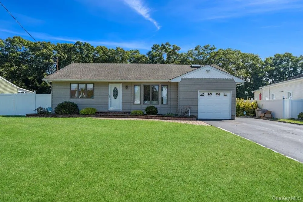 21 Seusing Boulevard, Ronkonkoma, NY 11779 - #1