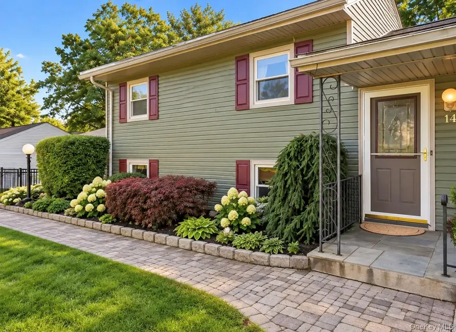 14 Valewood Drive, New Windsor, NY 12553 - #3