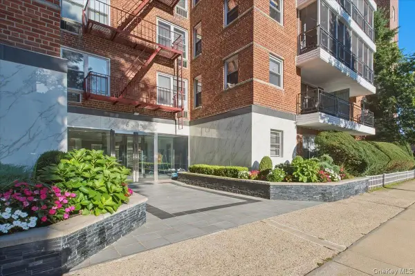 66-15 Thornton Place #4G, Rego Park, NY 11374