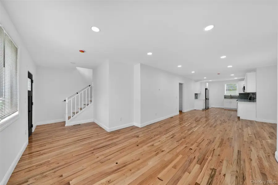 15 Grand Place, Huntington Station, NY 11746 - #3