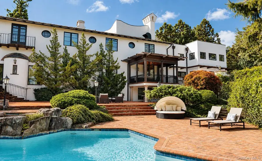 33 Grand Park Avenue, Scarsdale, NY 10583 - #2