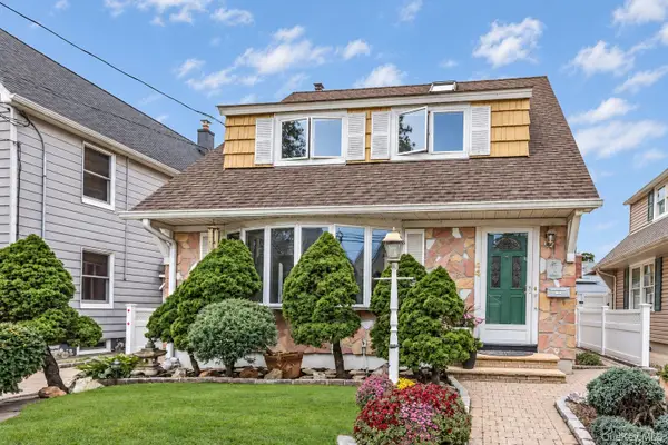 44 Capitol Avenue, Williston Park, NY 11596