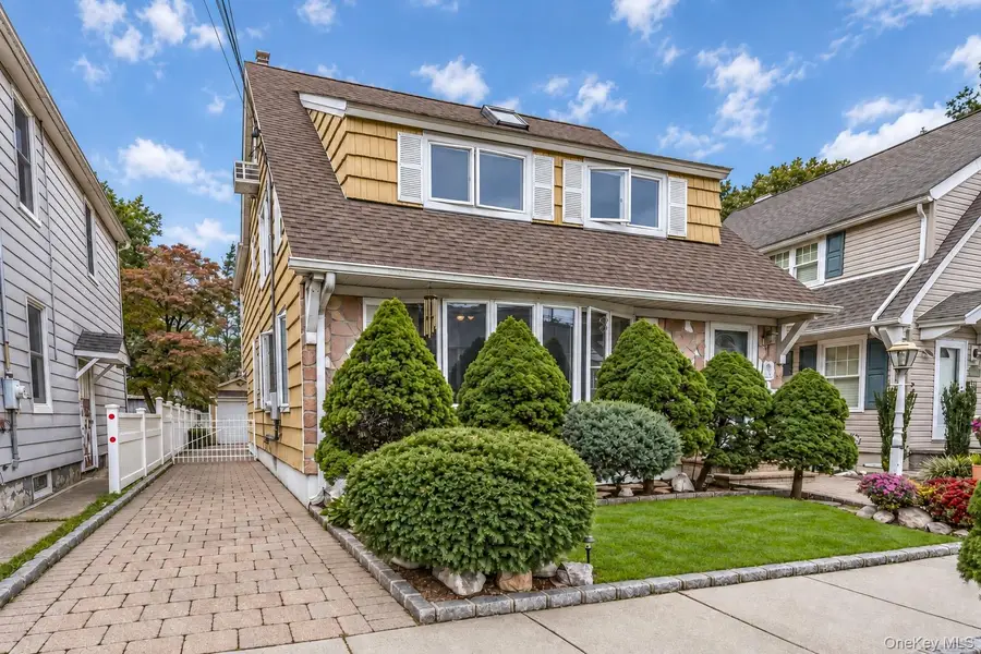 44 Capitol Avenue, Williston Park, NY 11596 - #2